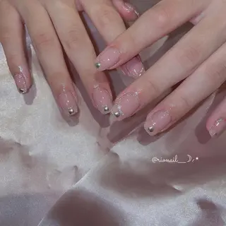 ネイル 𝘙𝘪𝘰𝘯𝘢 ...🕯🤍のネイルデザイン