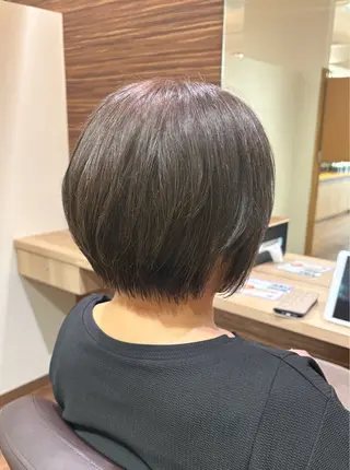 ショート カラー 飯塚 優希のヘアスタイル