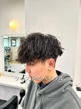 ミディアム パーマ ヘアアレンジ メンズ 顔まわりカット の達人のヘアスタイル