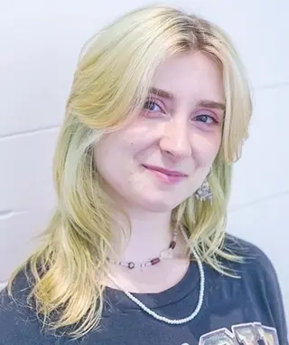 ミディアム Armoire所属・安藤悠里/ハイトーン /デザインカラーのヘアスタイル