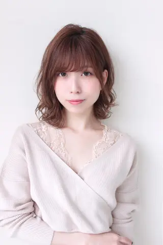 ミディアム パーマ 白髪ぼかしモデル募集 今村理央奈のヘアスタイル