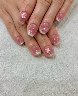 ネイル 安藤 彩乃のネイルデザイン