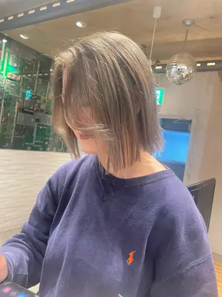 ショート カラー LUNTY NAMBA所属・艶ハイトーン👑♡ NATSUKIのヘアスタイル