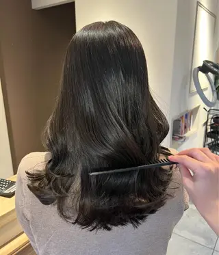 セミロング カラー 西村 美羽のヘアスタイル