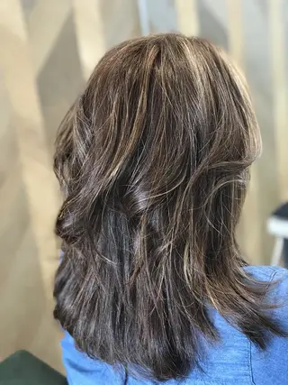 ロング 根本 智晴のヘアスタイル