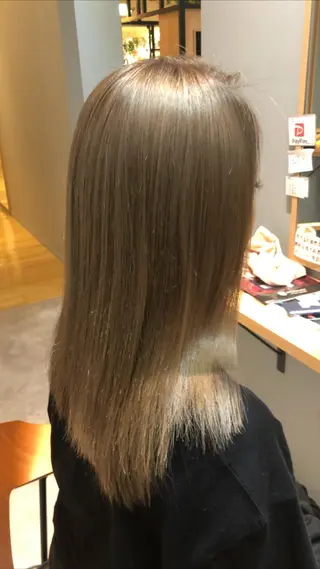 セミロング VIEWユリナ メイク/ カットのヘアスタイル