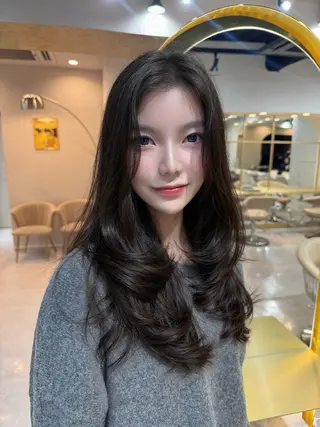 セミロング six by ginza Lond所属・レイヤーカットの極み 翔のヘアスタイル