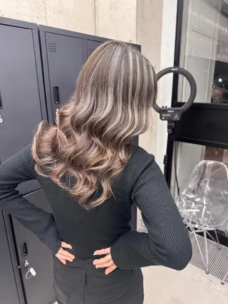 カラー 和木坂 日美のヘアスタイル