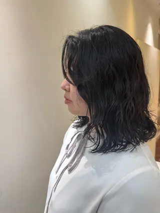 ミディアム パーマ TONI&GUY天神所属・大庫 桜のヘアスタイル