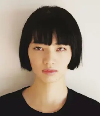 ロング カラー 井出 海月のヘアスタイル