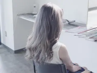 ミディアム セミロング ロング カラー クセ毛お悩みの方 四宮桂佑のヘアスタイル