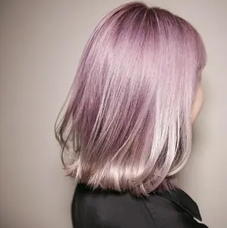 ミディアム カラー 艶髪✨ハイトーン ✨ホワイト✨北宗一郎のヘアスタイル