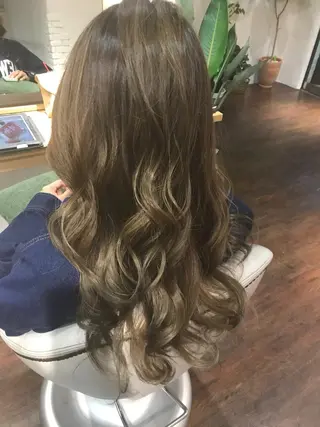 ロング カラー 伊藤 優希のヘアスタイル