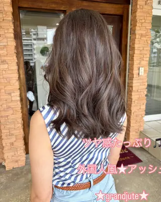 ミディアム カラー grand juteのヘアスタイル