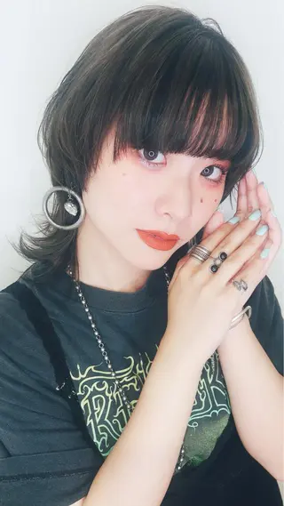 ミディアム カラー ウルフカット／吉村 桃子のヘアスタイル