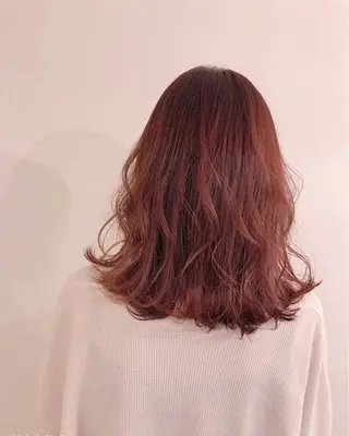 カラー ヘアーサロングラッド所属・三村 桜生のヘアスタイル
