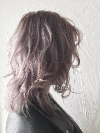 セミロング カラー AnFye une qatllのヘアスタイル