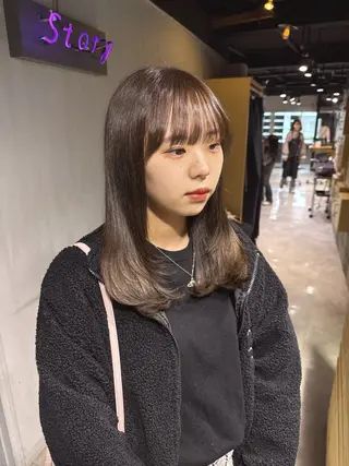 セミロング カラー NANAMI🩵 大人可愛い韓国ヘアのヘアスタイル