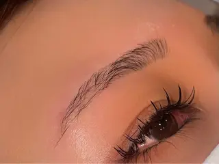 アイブロウ 小峰 利樹のマツエク・マツパデザイン