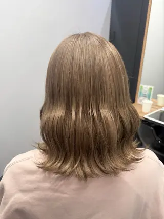 ミディアム ハイトーン×艶カラー 🤍MIZUKIのヘアスタイル