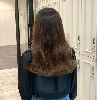 ミディアム 大阪ウルフカット 🐺デザインカラーのヘアスタイル