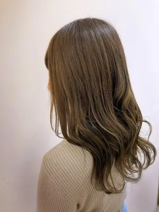 ロング カラー CLOVER新田辺所属・石賀 早紀のヘアスタイル