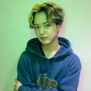 カラー メンズ ★デザインカラー ハイトーン ももか★のヘアスタイル