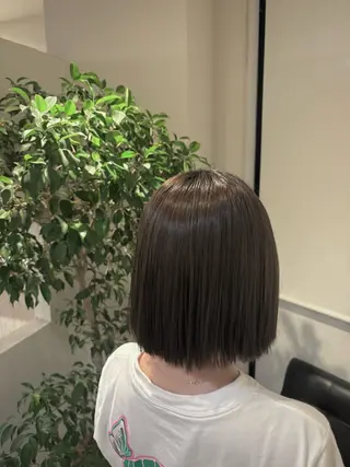 はしもとひより/ 艶カラー/ストレートのヘアスタイル