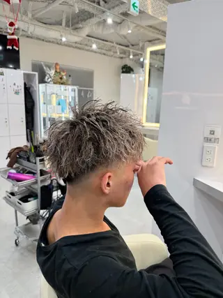 ショート カラー パーマ メンズ R/🤎 パーマ&ブリーチ🔥のヘアスタイル