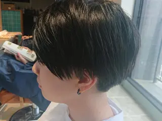 ショート カラー alushe 岡 陽子のヘアスタイル