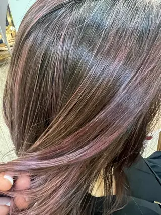 セミロング カラー 鶴見 和美のヘアスタイル