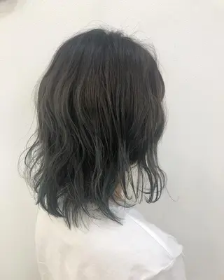 ミディアム カラー 内田温子大人女性 ハイライト、ボブのヘアスタイル