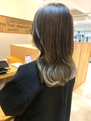 ミディアム ミルクティーベージュ の魔術師　manaeのヘアスタイル