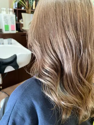 セミロング カラー hair  bh.maara所属・bh.maara デザイン／ハイトーンのヘアスタイル