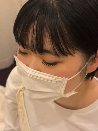 マツエク・マツパ 新村 美咲のヘアスタイル