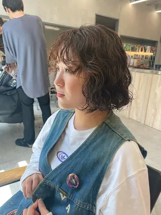 ミディアム パーマ 佐伯 和佳のヘアスタイル