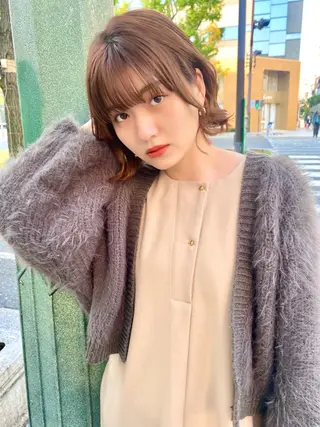 ミディアム カラー パーマ ヘアアレンジ コテ巻き風パーマ 韓国風パーマ 無重力のヘアスタイル