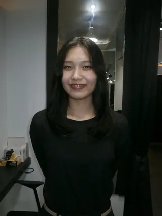 ロング COMEG HEAD 上乃裏所属・宮前 芽衣のヘアスタイル