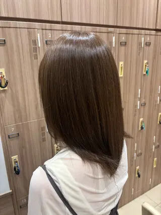 ミディアム カラー 伊藤 穂美のヘアスタイル
