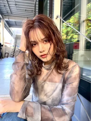 セミロング カラー パーマ 透明感カラー艶カラー 暖色カラーshionのヘアスタイル