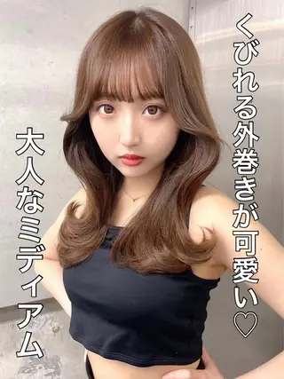 セミロング カラー レイヤー/韓国 ハイトーン興津史弥のヘアスタイル