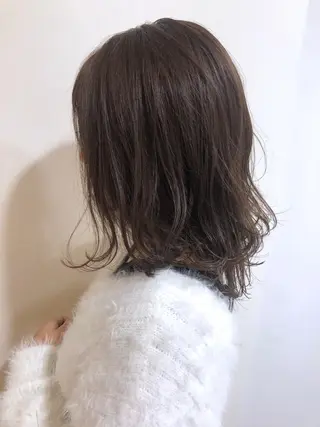ミディアム カラー MIOベージュカラー 柔らかいカラーのヘアスタイル