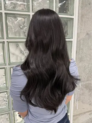 カラー 秋永 鈴のヘアスタイル