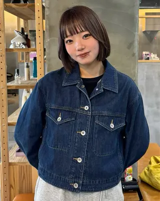 ミディアム 茜璃/ブリーチカラー /レイヤーカットのヘアスタイル