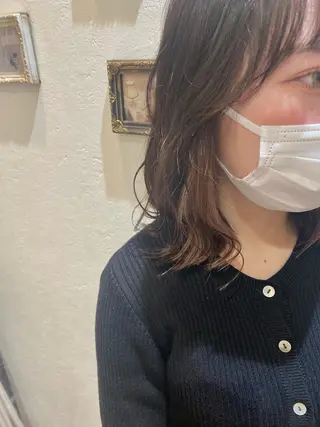 ミディアム カラー 新谷 桃子のヘアスタイル