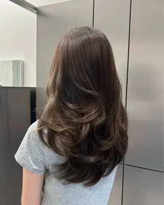 ロング 大人レイヤー/艶美髪 🇺🇸TOMONAのヘアスタイル