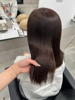 ミディアム maya レイヤーカットのヘアスタイル