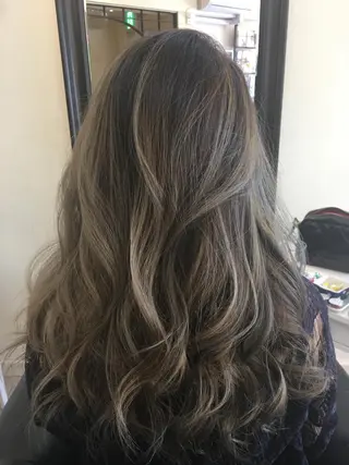 ロング カラー 鶴見 和美のヘアスタイル