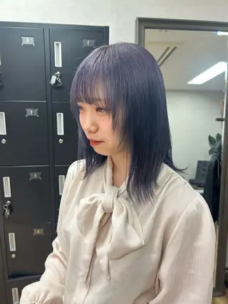 セミロング カラー インナーカラー ／レイヤー🦋ルイのヘアスタイル