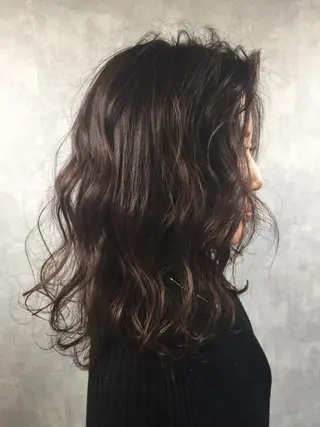 ミディアム 色白に見える暗髪 梅田・増田のヘアスタイル